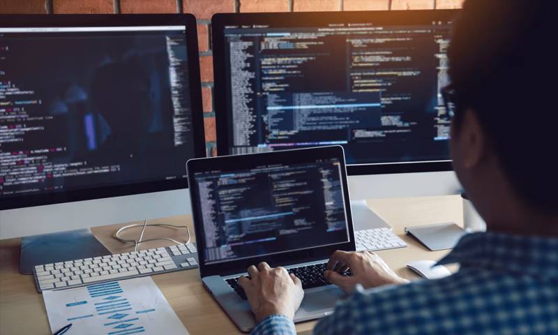 数据科学选型:R与Python如何赋能双台子区网站建设?